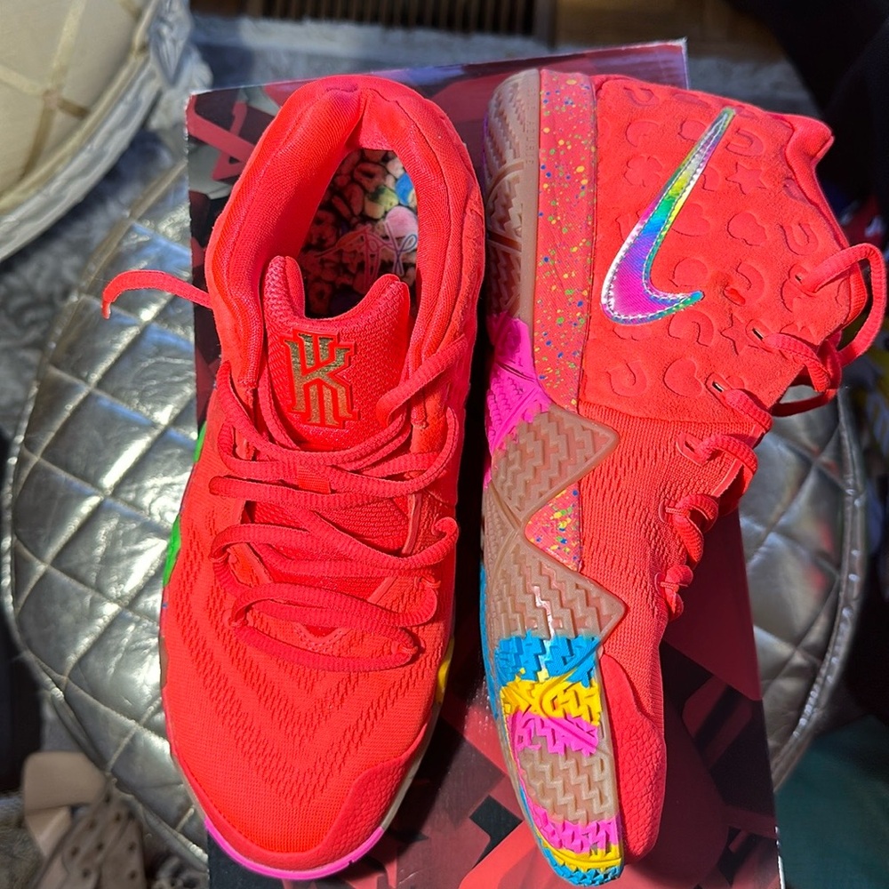 ***NEW***Nike Kyrie 4 Lucky Charms